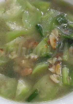 Hình của món Ngọt bùi canh mướp nấu lạc.