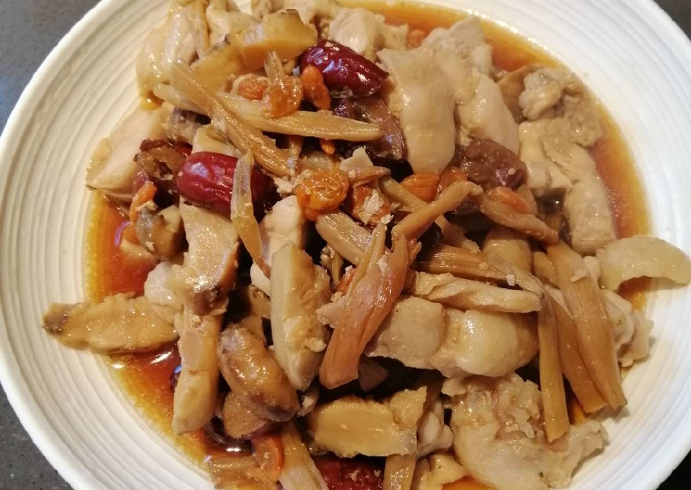 Boiled chicken with dates