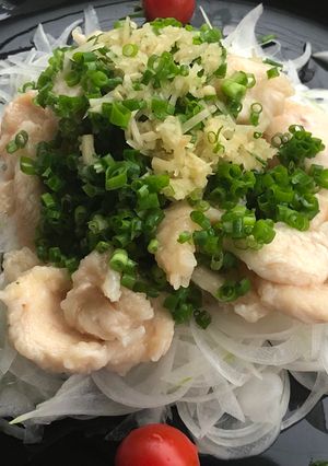 A picture of Chicken and Onion salad.