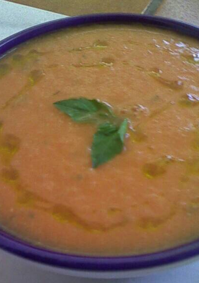 Una foto de Gazpacho de sandía, manzana y albahaca