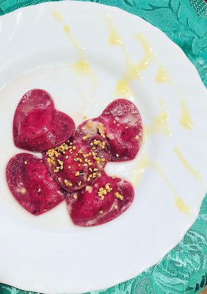 Foto di Ravioli di barbabietola alla ricotta e miele