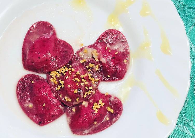 Ravioli di barbabietola alla ricotta e miele