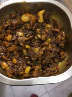 மாங்காய் பூண்டு ஊறுகாய் (Maankaai poondu oorukaai recipe in tamil) செய்முறை முக்கிய புகைப்படம்