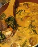 Caldo de hongos y maíz pozolero