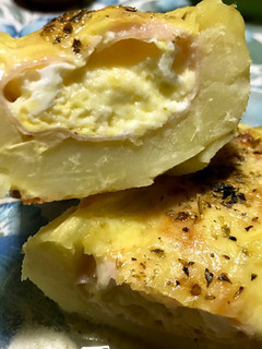 Una foto de Papas 🥔 rellenas con Jamón y Queso