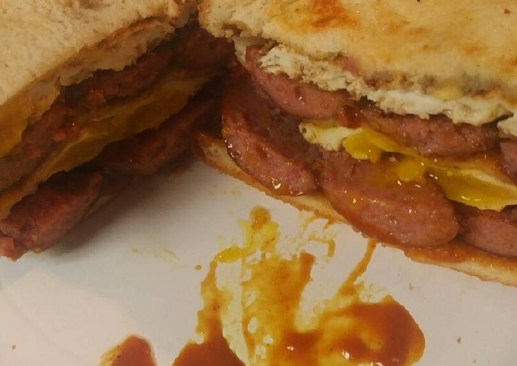 Recipe of Appetizing Smoked Sausage and Egg Sandwich