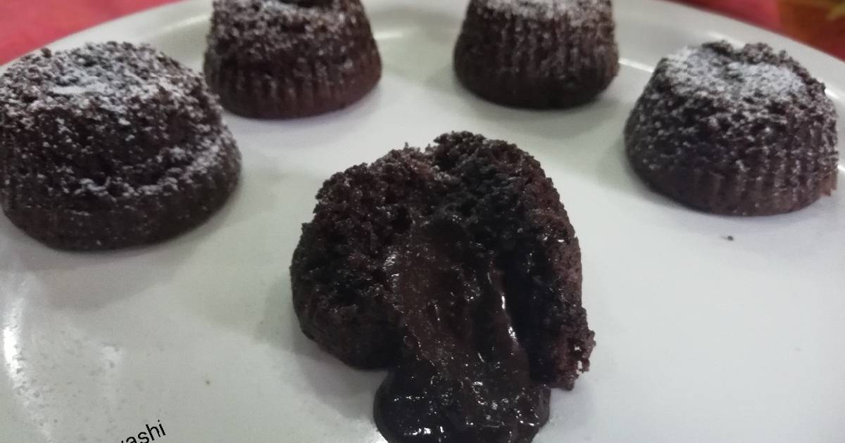Eggless Chocolate Lava Cake - Cook With Manali