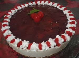 Una foto de Cheesecake de cereza para Navidad