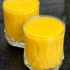 A picture of Mango Apple Chikoo Banana & Date Smoothie.