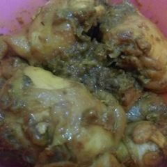 A picture of Yellow spices chicken.