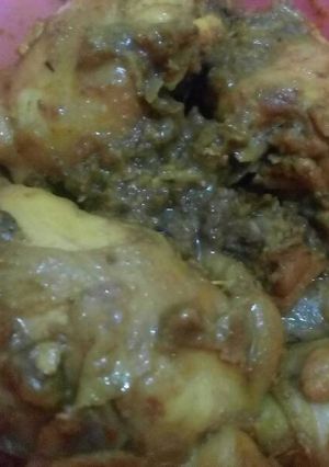 A picture of Yellow spices chicken.