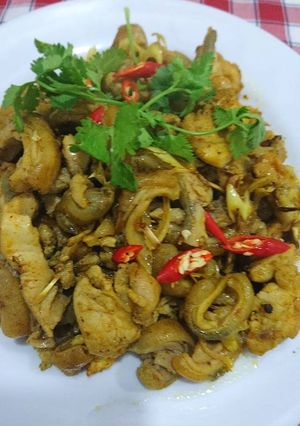 Hình của món Thỏ xào sả ớt.