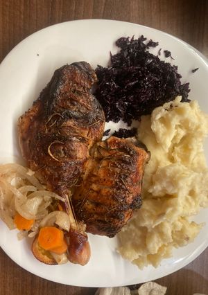 Narancsos kacsacomb és kacsamell-tejszínes fehérrépás burgonyapürével, párolt káposztával recept fotója