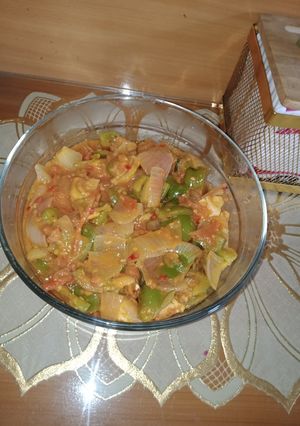 A picture of Chicken jalfrezi.