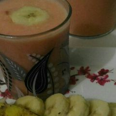 A picture of Papaya banana smoothie.