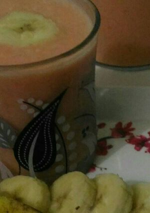 A picture of Papaya banana smoothie.
