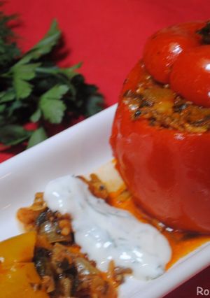 A picture of Persian Stuffed bell peppers.