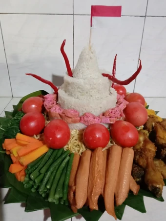 Langkah Mudah untuk Menyiapkan Resep "Tumpeng kemerdekaan"👍🏼👍🏼👍💯💯💯😍😍😘😋😋 yang Uenak Anti Ribet, Menggugah Selera