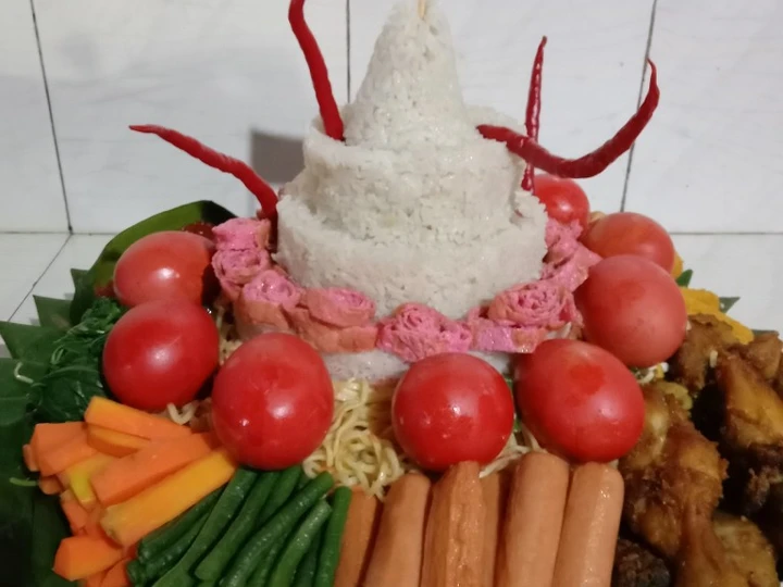Langkah Mudah untuk Menyiapkan Resep &amp;#34;Tumpeng kemerdekaan&amp;#34;👍🏼👍🏼👍💯💯💯😍😍😘😋😋 yang Uenak Anti Ribet, Menggugah Selera