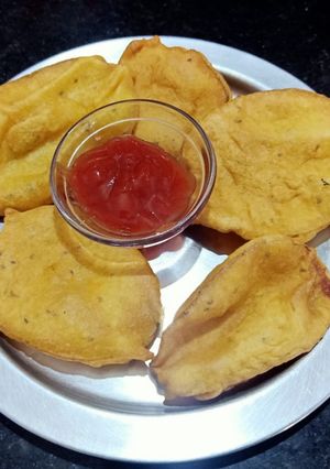 आलू के पकौड़े (aloo ke pakode recipe in Hindi) रेसिपी मुख्य फोटो