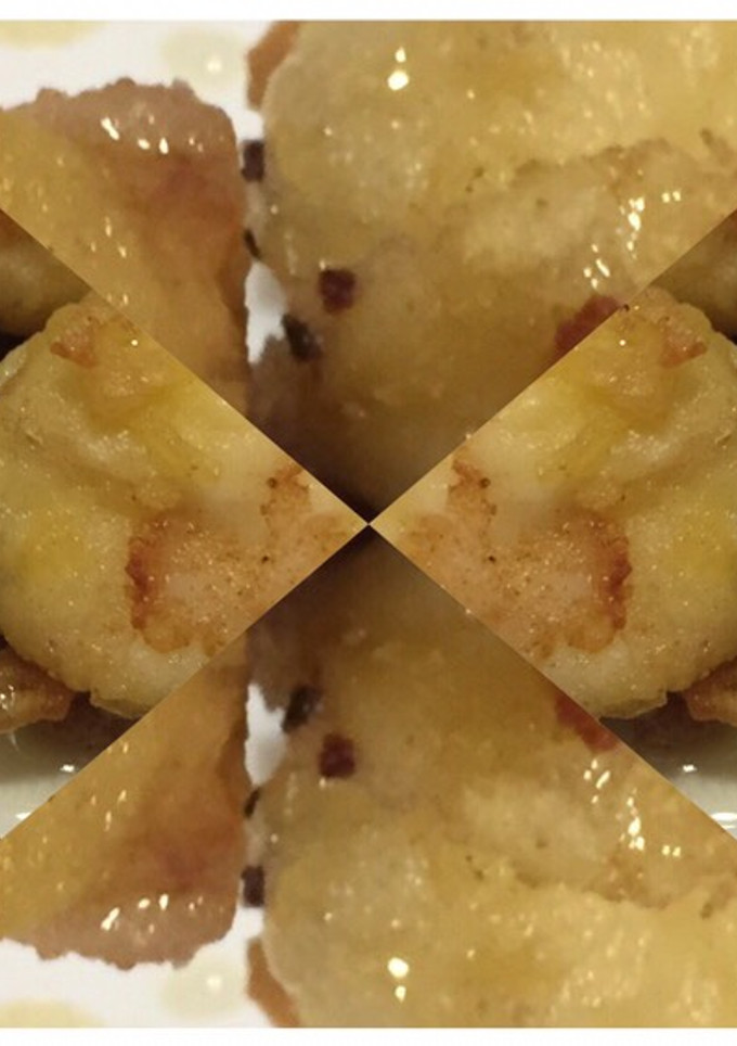 Una foto de Pincho de bolas de rulo de Cabra, miel y cebolla garrapiñada