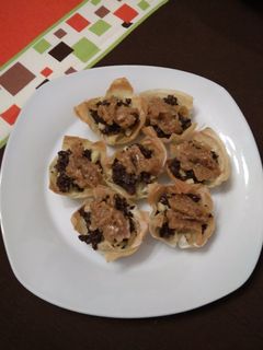Una foto de Cestitas de morcilla con cebolla caramelizada