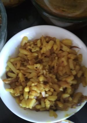A picture of Aaloo bhaja.