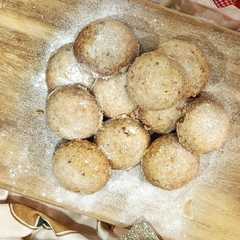 Una foto de Galletas besos de nuez - versión keto y sin lácteos