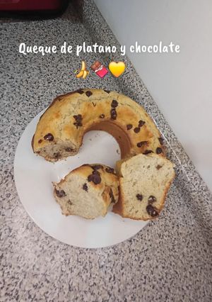 Una foto de Queque de plátano y chocolate 🍫🍌💕