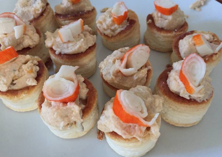 Volovanes con crema de gulas y cangrejo