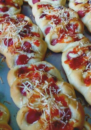 Foto resep Roti Sosis Eggless simple no telur