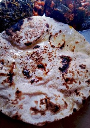 बाजरा रोटी(bajra roti recipe in hindi) रेसिपी मुख्य फोटो