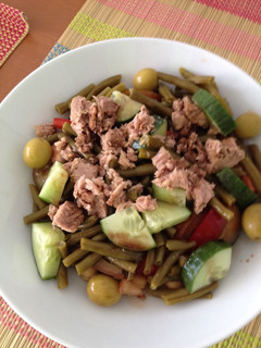 Una foto de Ensalada de garbanzos con judías