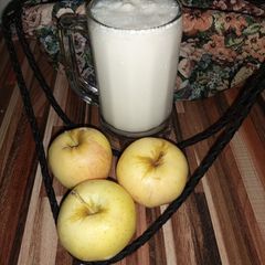 A picture of Apple Milkshake.