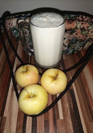 A picture of Apple Milkshake.