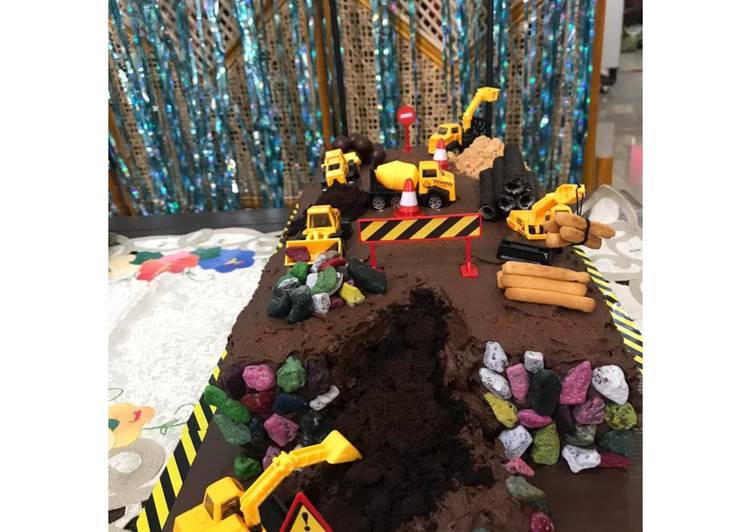 Construction birthday cake