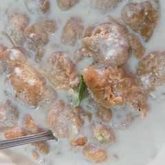 A picture of Dahi bary.