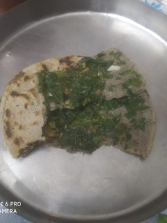 ભરેલો રોટલો (Stuffed Rotlo Recipe In Gujarati) રેસીપી મુખ્ય ફોટો