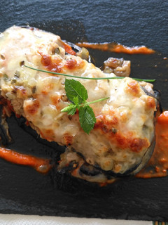 Una foto de Milhojas de berenjena con atún y queso Mozzarella