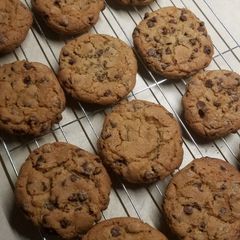 A picture of Nanny's chocolate chip cookies.