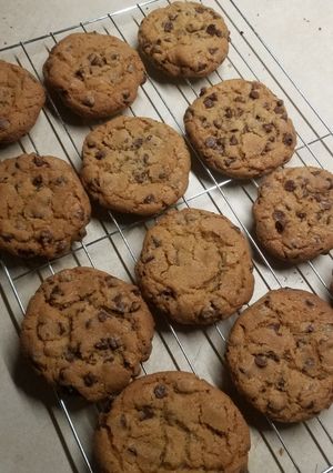 A picture of Nanny's chocolate chip cookies.