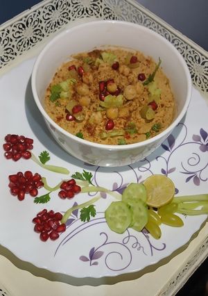 A picture of Hummus with Tahini.