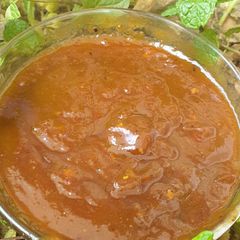 A picture of Khajoor aur imli ki chutney.
