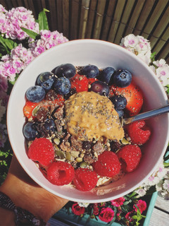 A picture of Avocado-Cacao breakfast bowl (avo-choc bowl).
