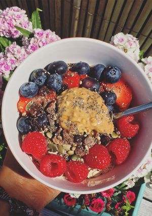 A picture of Avocado-Cacao breakfast bowl (avo-choc bowl).