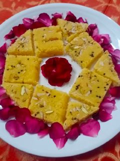 કોપરા પાક (Kopra Paak Recipe In Gujarati) રેસીપી મુખ્ય ફોટો