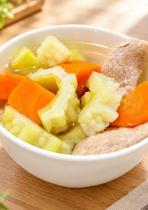 有機苦瓜排骨湯(簡單料理) 的食譜成品照片