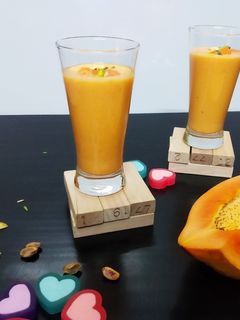 પપૈયા લસ્સી (Papaya Lassi Recipe In Gujarati) રેસીપી મુખ્ય ફોટો