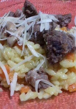 Una foto de Risotto milanese con osobuco y champignones