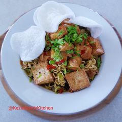 A picture of Mie Tahu Siram (Bean Curd with Noodles).